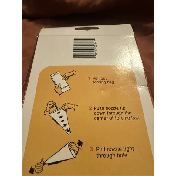 Cake Decorating Bags! 20 Vintage 1986 Forcing Bags with 3 Nozzles! Nice Item! - Picture 4 of 5